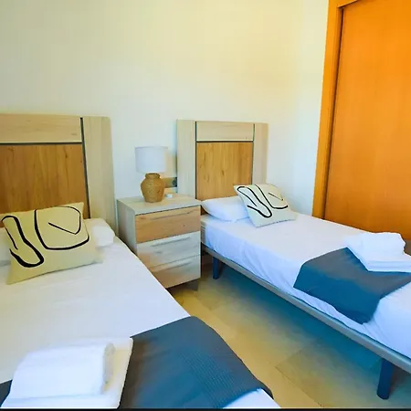 First Class La Resina Golf & Sea, * 埃斯特波纳